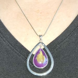 Ladies necklace and earrings set